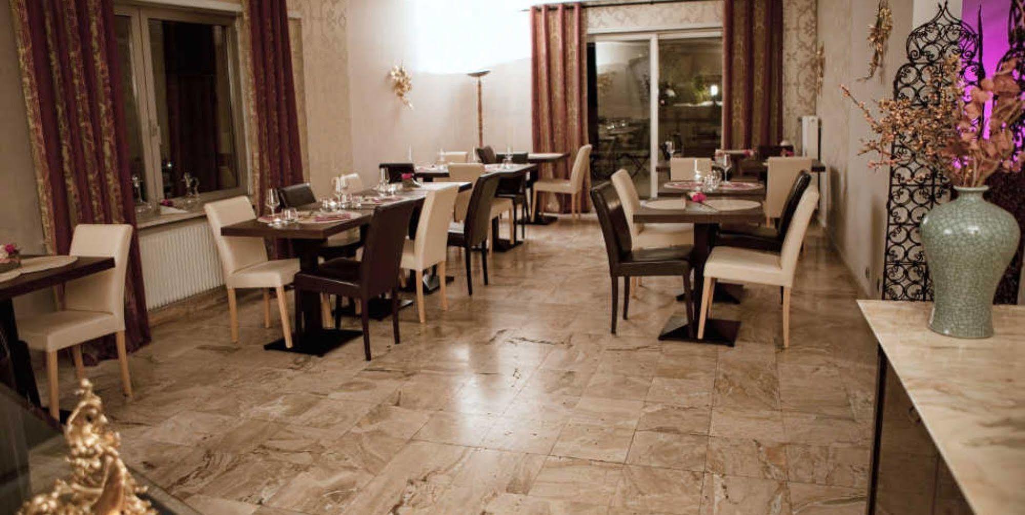 Hotel Majuscule 셀레스탓 외부 사진